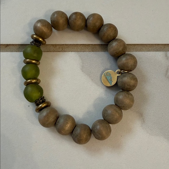 Fabulina Jewelry - Elegant bright Green and olive green Beaded Bracelet